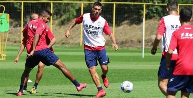 Crotone calcio, negativi i tamponi sulla squadra: al via gli allenamenti per la serie A