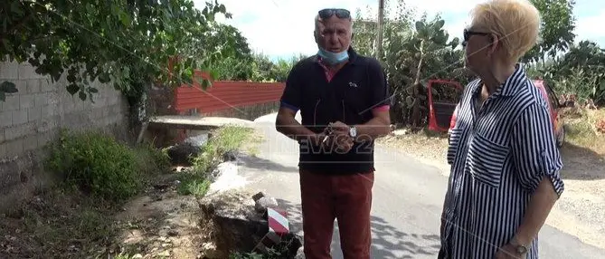 Lamezia Terme, strada crollata da anni mai riparata: cresce la paura per le piogge autunnali