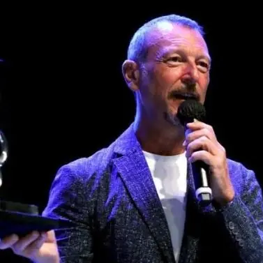 Ad Amadeus il premio Ravera realizzato dal maestro Affidato