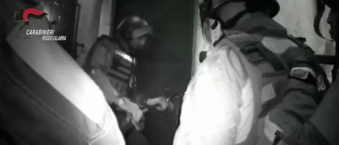 Grotteria, accoltella un uomo e si barrica in casa: si arrende ai carabinieri dopo 4 ore