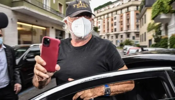 Coronavirus, Briatore lascia l’ospedale: quarantena a casa della Santanchè