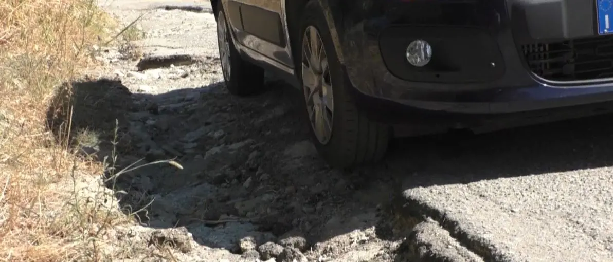 A Vibo Valentia una strada senza manutenzione da 30 anni: paura e rabbia tra i residenti