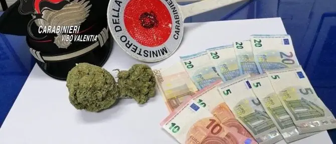 In auto con 100 grammi di marijuana, arrestato 23enne nel Vibonese