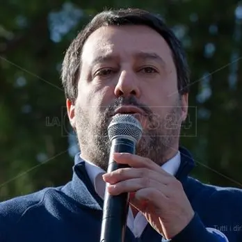 Esplosione barca migranti Crotone, Salvini: «Finanzieri eroi, chiudete i porti»