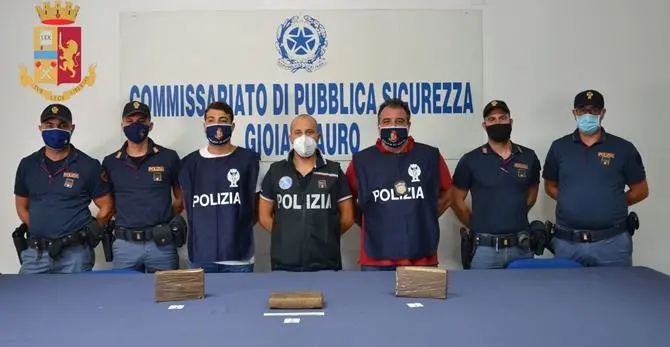 In auto con tre chili di cocaina, arrestato 39enne a Gioia Tauro