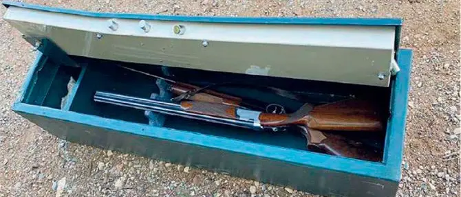 Castrovillari, furto in una tabaccheria: portata via una pistola e preziosi