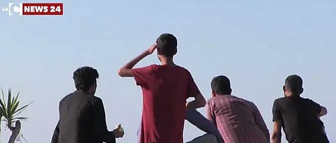 Nuovo sbarco in Calabria, 60 migranti giungono a Crotone ma ne vengono rintracciati 45