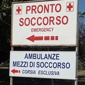 Lamezia, ambulanze senza medici e ambulatori chiusi: sanità pubblica in ginocchio