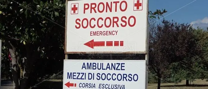 Lamezia, ambulanze senza medici e ambulatori chiusi: sanità pubblica in ginocchio