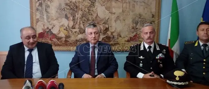 «La ‘ndrangheta qui ha perso»: riapre la tabaccheria del testimone di giustizia Zappia