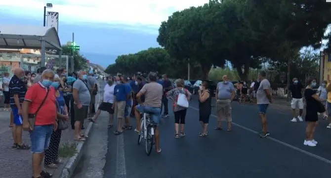 Coronavirus, ad Amantea 25 migranti contagiati: esplode la protesta dei cittadini