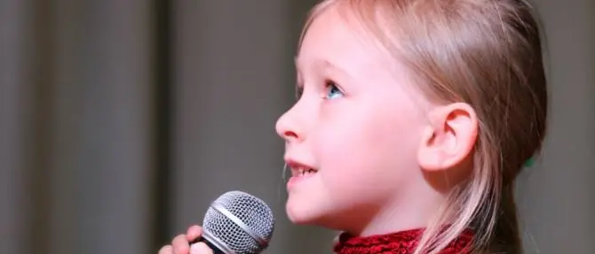 Coronavirus, canto “vietato” a scuola. Gli esperti: «Aumenta il rischio contagio»