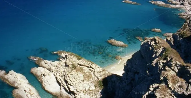 Cemento selvaggio a Capo Vaticano: arrivano le ruspe per liberare un paradiso