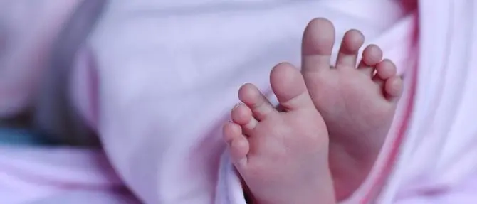 Neonata trovata morta nel Salernitano, scarcerato il padre. La madre resta in ospedale