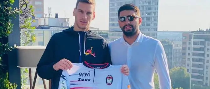 Nuovo colpo del Crotone, arriva il centrocampista serbo Vulic