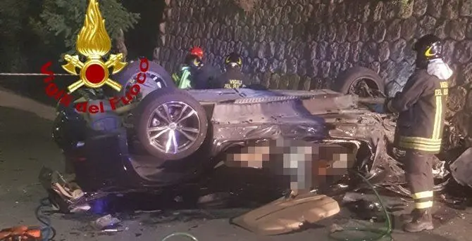 Incidente a San Giovanni in Fiore, auto precipita da 20 metri: morto 28enne