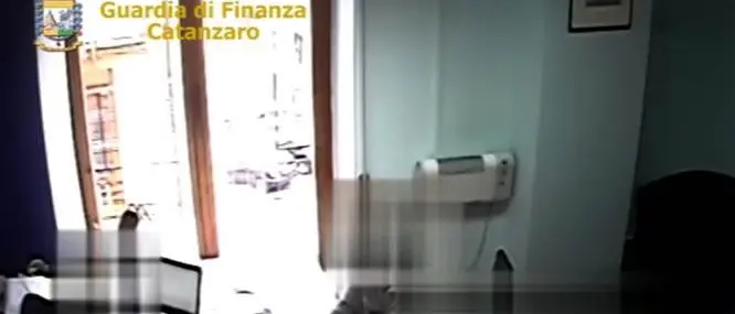 Catanzaro, fondi sottratti ai servizi per anziani: a processo 11 dipendenti Asp