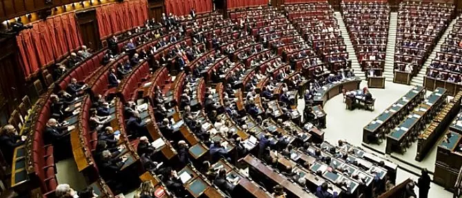 Referendum sul taglio dei parlamentari, partiti divisi in vista del voto: ecco cosa succede