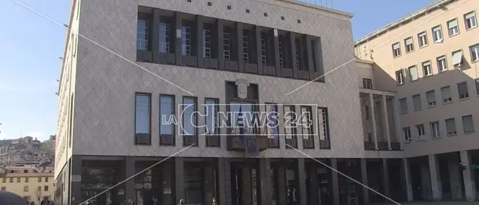 Cosenza, i “professionisti” del gettone non vogliono le commissioni in videoconferenza