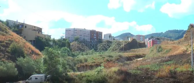 Corigliano-Rossano, la fogna dell'ospedale nel torrente: indaga la Procura