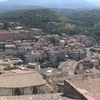 Cosenza, giornalista aggredito in pieno centro: indaga la Polizia
