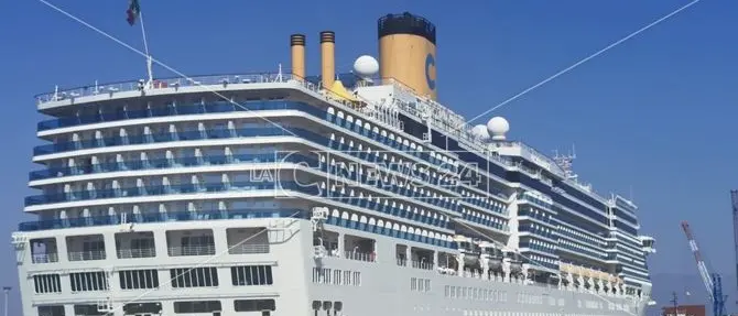 Corigliano Rossano, con la nave di Costa crociere attracca anche la speranza