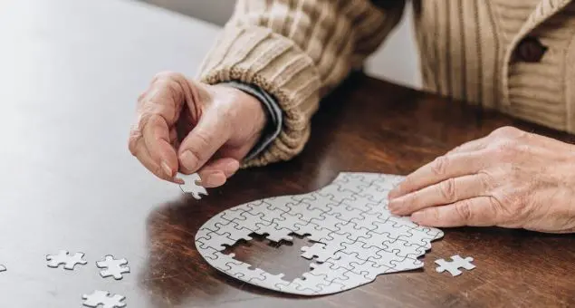 Alzheimer, presto disponibile in Italia l’immunoterapia già sperimentata negli Usa: l’annuncio dello scienziato calabrese Praticò\n