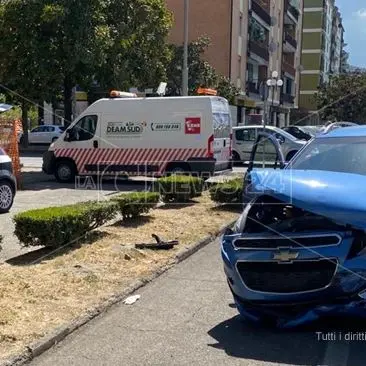 Rende, incidente in centro città in prossimità di un incrocio