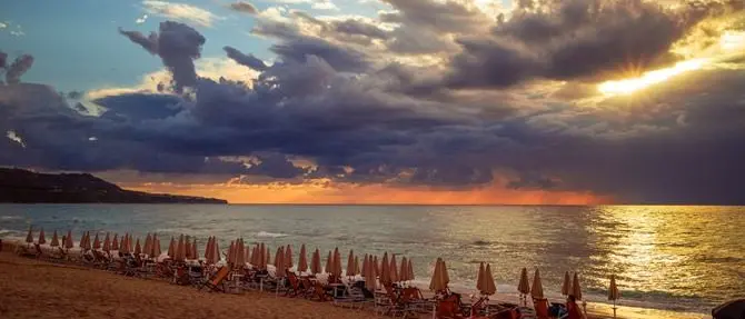 Turismo, il bando regionale è un flop da 12 mln. L’estate sta finendo ma i voucher non ci sono