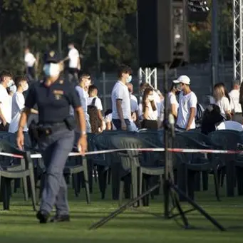 Un mare di magliette bianche per l’ultimo saluto a Willy. Conte: «Ora giustizia»