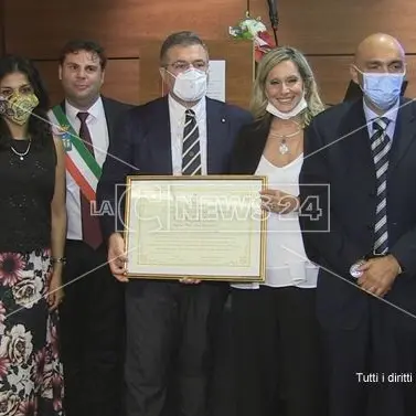 A Mendicino cittadinanza onoraria al primario calabrese che curò il “paziente uno”