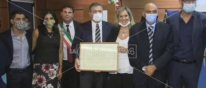 A Mendicino cittadinanza onoraria al primario calabrese che curò il “paziente uno”