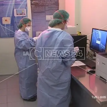 Covid, nuovo ricovero a Cosenza: è una donna impiegata nella cucina di un ristorante