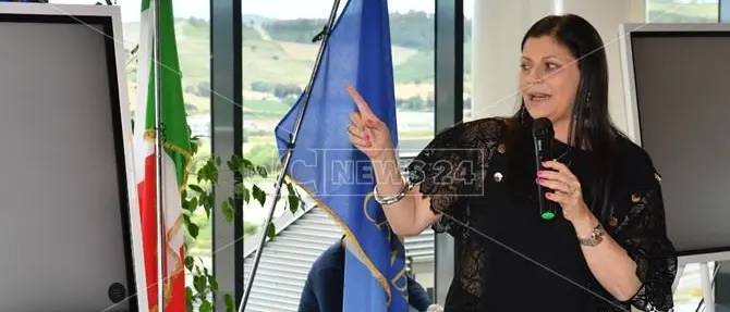 Covid, l'estate da cicala della Calabria di Jole. Tutte le promesse non mantenute dalla Regione