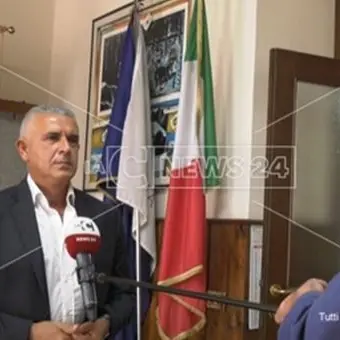 Migranti, Fazzolari e le coop al Nord: «Io e Ursida a Brescia solo per coincidenza»