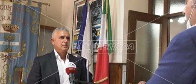 Migranti, Fazzolari e le coop al Nord: «Io e Ursida a Brescia solo per coincidenza»