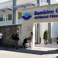 Bimbo calabrese morto per un pacemaker impiantato al contrario: indagati 8 medici