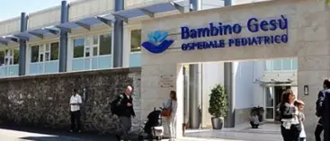 Bimbo calabrese morto per un pacemaker impiantato al contrario: indagati 8 medici