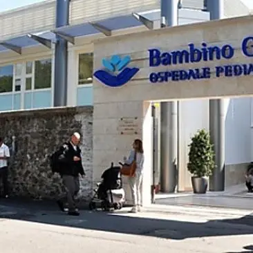 Bimbo calabrese morto, il pm: «Negligenza dei medici anche nei tre anni dopo l'intervento»