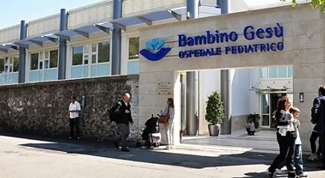 Bimbo calabrese morto, il pm: «Negligenza dei medici anche nei tre anni dopo l'intervento»