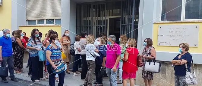 Castrovillari, partono i test sierologici per gli insegnanti ed è subito caos