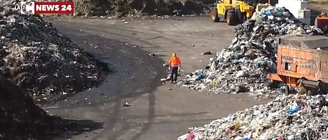 Rifiuti, da ottobre restano in Calabria ma le discariche non ci sono: nuova emergenza
