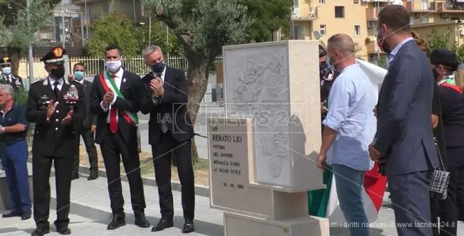 Soverato, il ministro Guerini all'inaugurazione del monumento in memoria del carabiniere ucciso