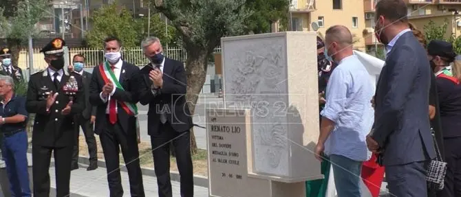 Soverato, il ministro Guerini all'inaugurazione del monumento in memoria del carabiniere ucciso