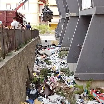 Catanzaro, avviata la bonifica nella roccaforte rom di viale Isonzo