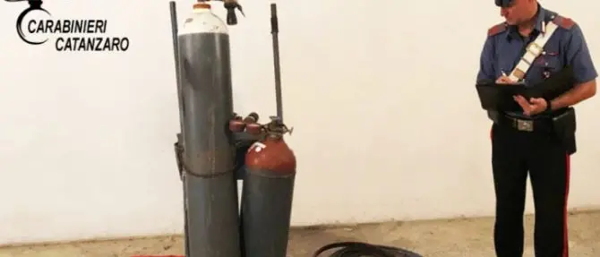 Tentano un furto in un fast food di Catanzaro, beccati e arrestati