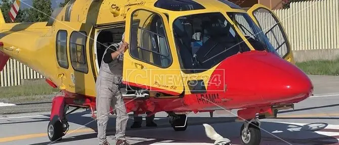 Corigliano-Rossano, cade dalla tettoia di casa: trasferito in elisoccorso a Cosenza