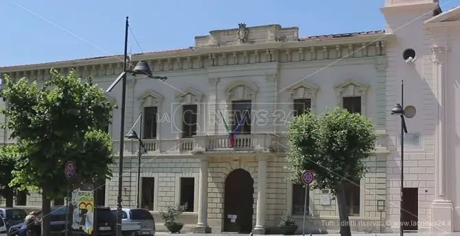 Scuola, Castrovillari inizia un giorno dopo: alunni in classe il 25 settembre