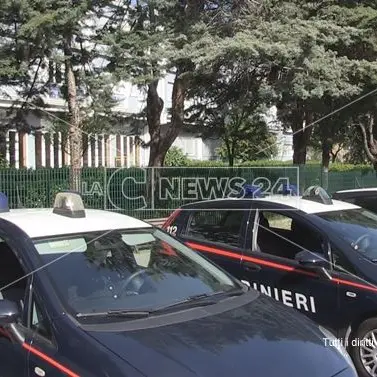 Rende, trovati 2 chili di eroina nascosti nel parcheggio del centro commerciale