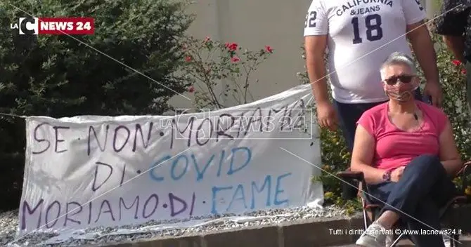 «Se non moriamo di Covid moriamo di fame». Tirocinanti della Regione pronti alla protesta